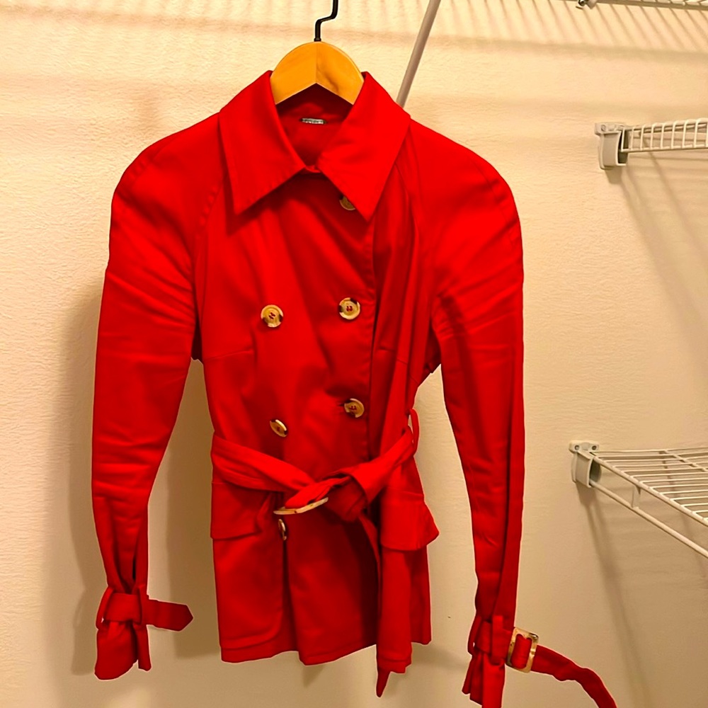 United colors of Benetton short red trench coat, size EU size 42